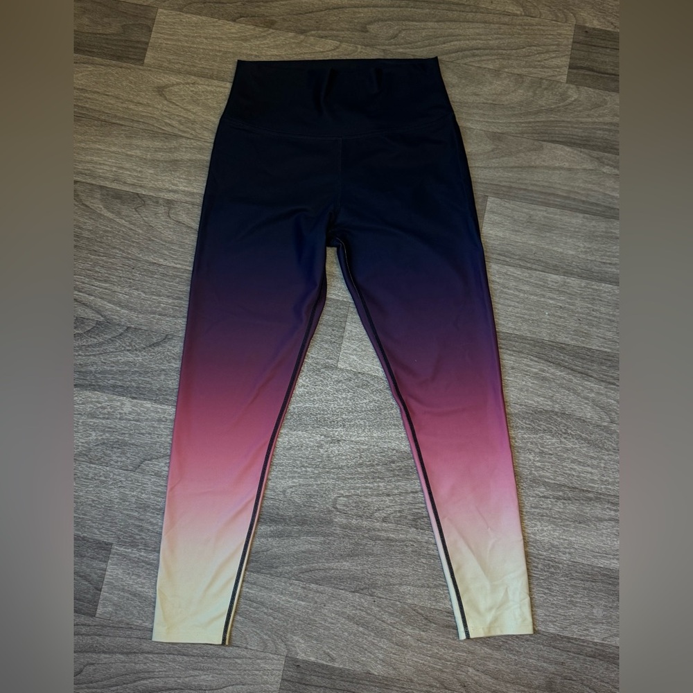 Aqua athletic Leggings in Blue and Pink Gradient‎